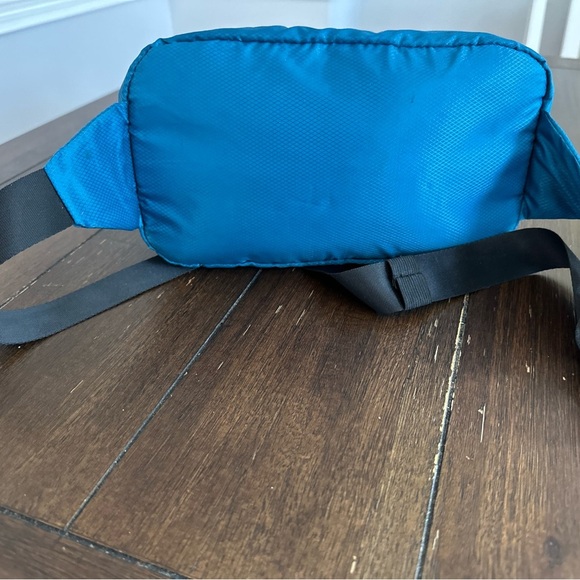 Travelon RFID waistpack - Picture 8 of 14